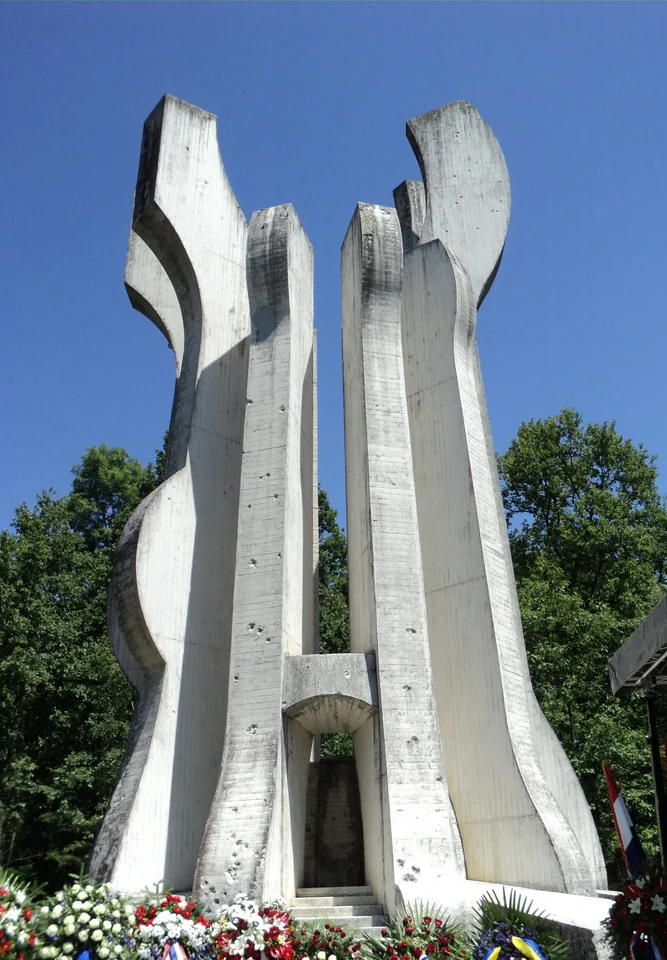 Yugoslav World War II monuments — image 2 of 17, Retrofuturisme archive